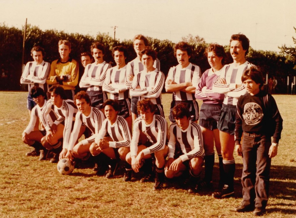 HINCHAS DEL RAYA ELIGIERON LA CAMISETA RETRO MÁS LINDA