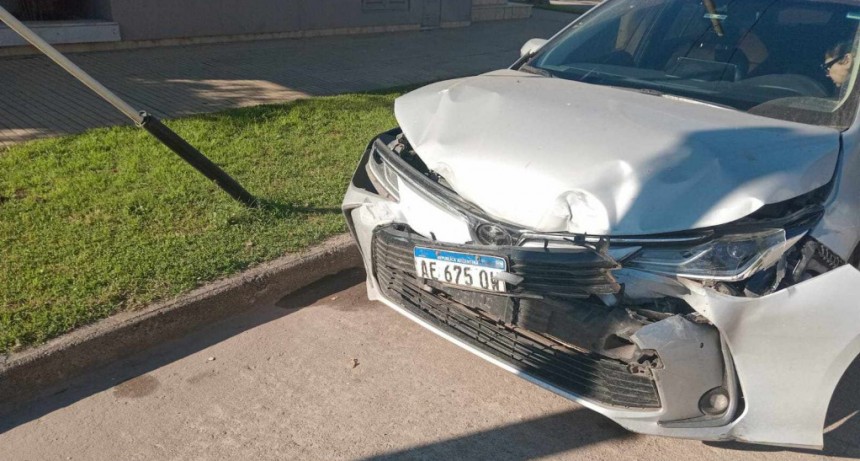 CHOQUE ENTRE AUTO Y CAMIONETA EN EL CENTRO