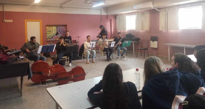 ACCIÓN CONJUNTA ENTRE EL CLE Y EL IPEM N°126