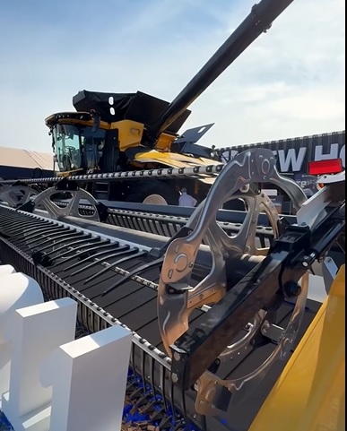 LA 1&deg; COSECHADORA NEW HOLLAND CR 11 LA VENDI&Oacute; CATELLI