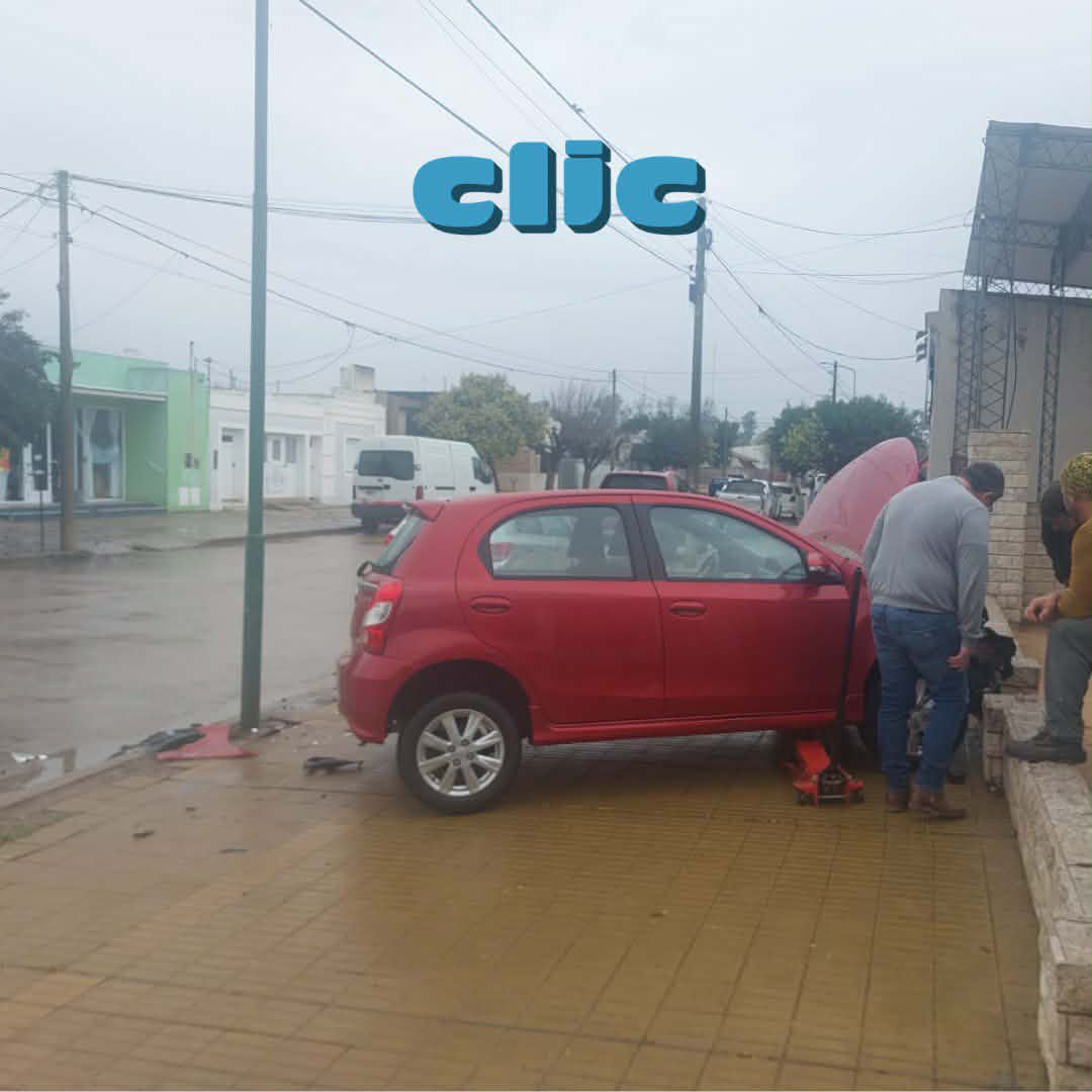 LABORDE: AUTO IMPACT&Oacute; CONTRA UNA VIVIENDA