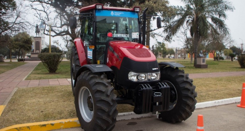 EL MUNICIPIO ADQUIRIÓ UN TRACTOR 0 KM.