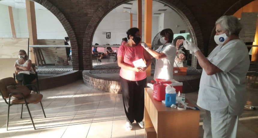 SE VACUNARÁ A 200 PERSONAS MÁS