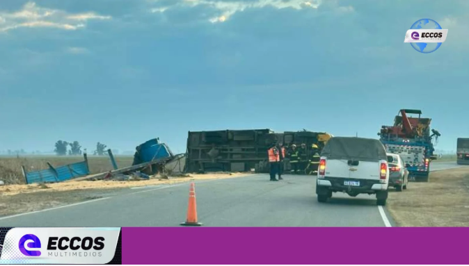 VUELCO EN SOLITARIO DE UN CAMIÓN EN RUTA 3