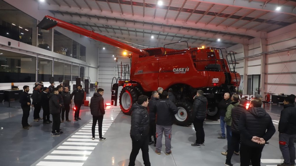 SEMTRACO PRESENTÓ LA COSECHADORA CASE IH AXIAL FLOW 4160