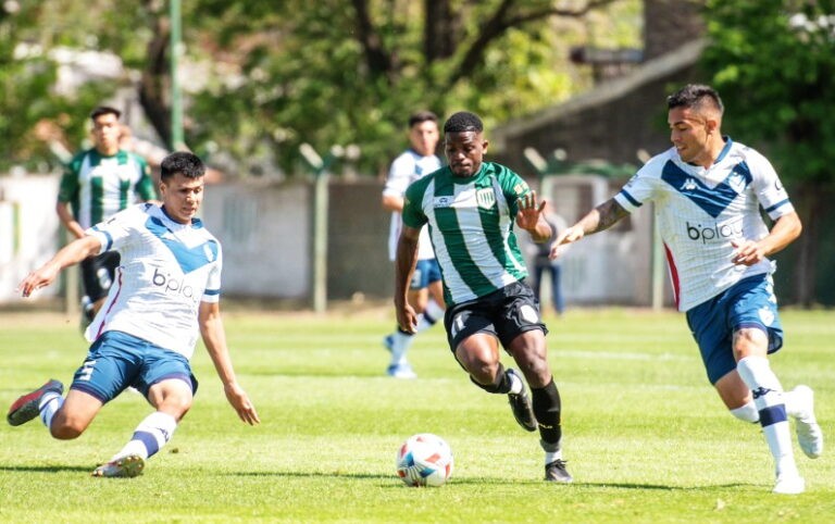 ATENAS INCORPORÓ UN DELANTERO