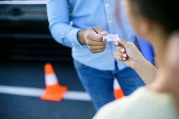 LICENCIAS DE CONDUCIR SE ENTREGAN EN REGLA