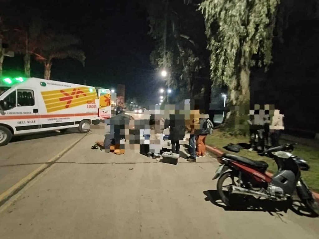 BELL VILLE: MOTOCICLISTA COLISIONÓ A PEATÓN