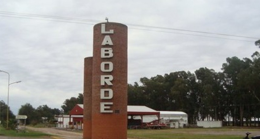 LABORDE: MOTO CHOCÓ CONTRA AUTO ESTACIONADO
