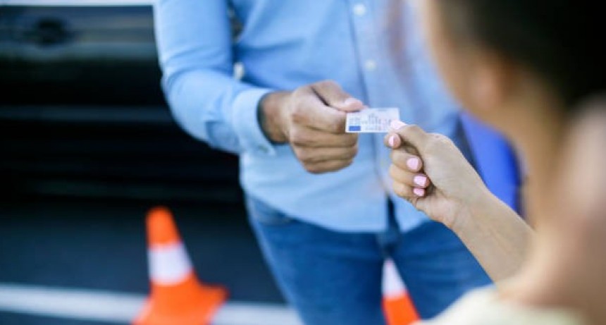 LICENCIAS DE CONDUCIR SE ENTREGAN EN REGLA