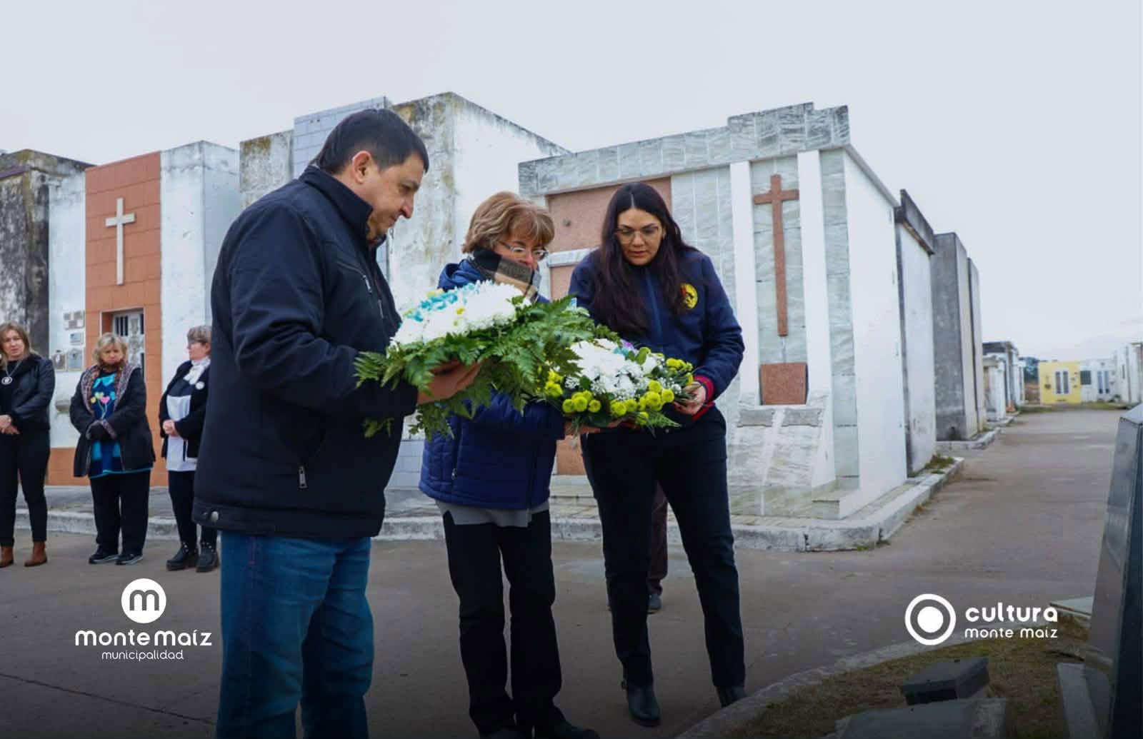 OFRENDA FLORAL EN EL CEMENTERIO