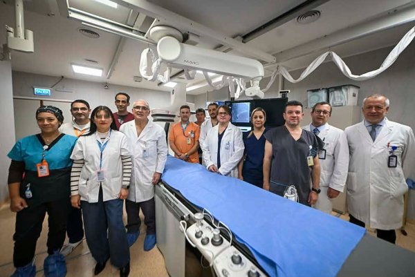 ANGIOPLASTIA CORONARIA MEDIANTE USO DE NOVEDOSO DISPOSITIVO