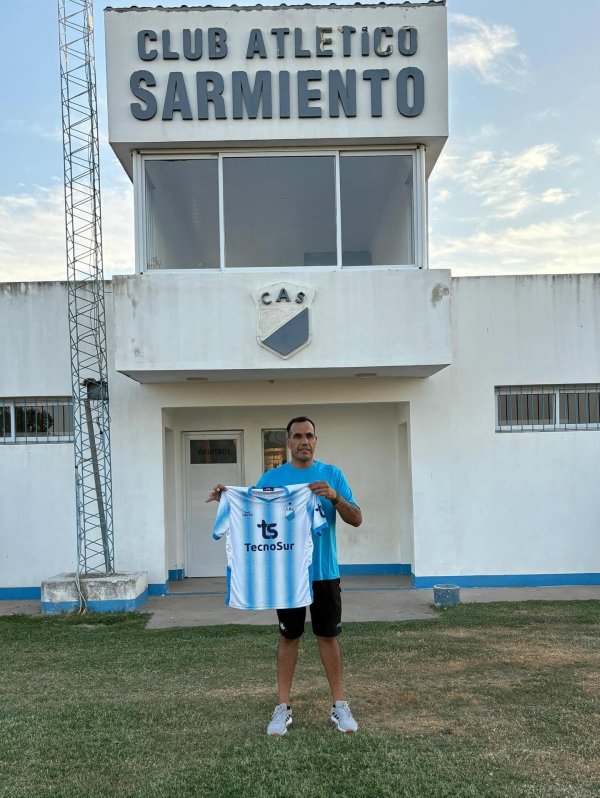 RUB&Eacute;N CUELLO CAMPE&Oacute;N CON SARMIENTO DE PUEBLO ITALIANO
