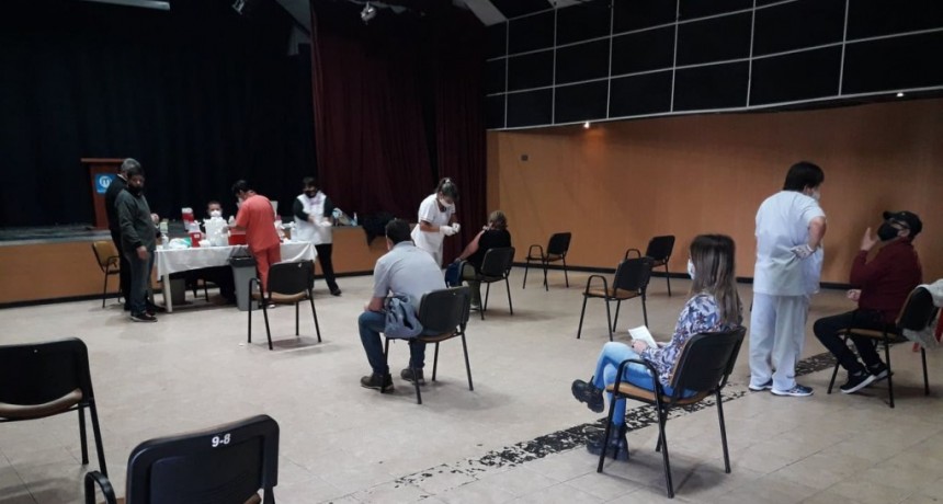 460 PERSONAS COMPLETARON EL ESQUEMA DE VACUNACIÓN