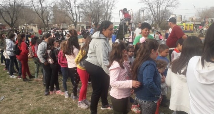 CELEBRACIÓN DEL DÍA DEL NIÑO POR LOS BARRIOS
