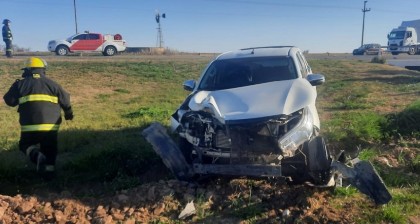 COLISIÓN ENTRE CAMIONETA Y AUTO EN RUTA 11