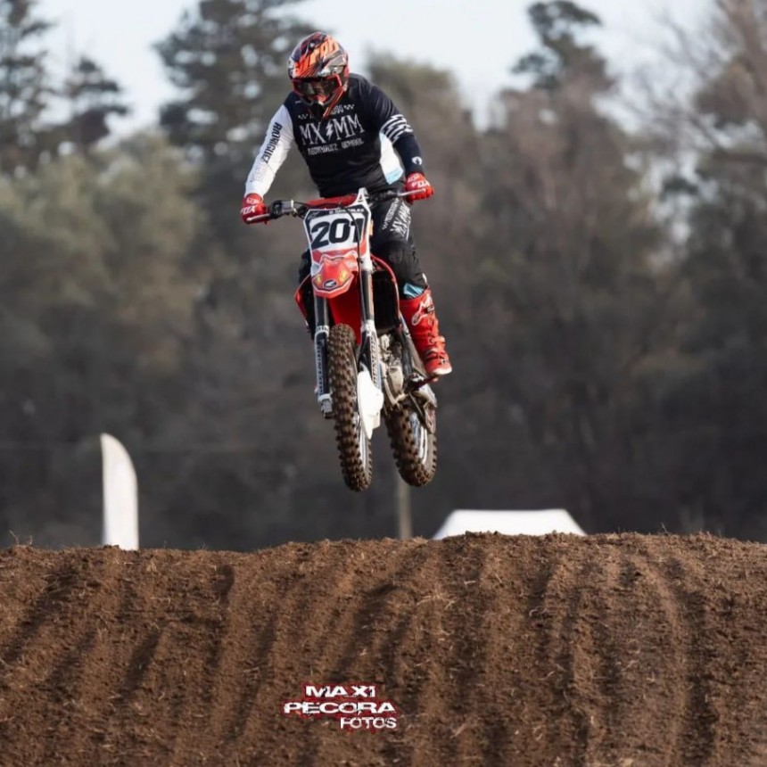 TRES PILOTOS DE MONTE MAÍZ EN EL MX SPORTS