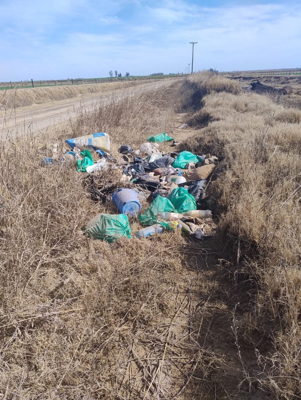 OTRA VEZ LA BASURA EN LOS CAMINOS RURALES