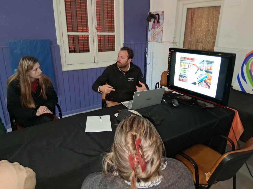 SE DICTÓ EL CURSO DE MANIPULACIÓN SEGURA DE ALIMENTOS