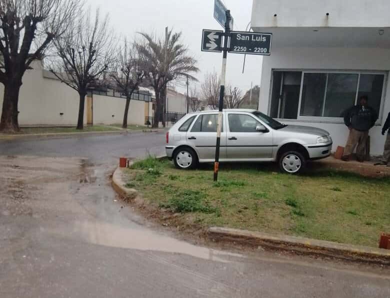 MUJER SE DESCOMPENSÓ MIENTRAS MANEJABA