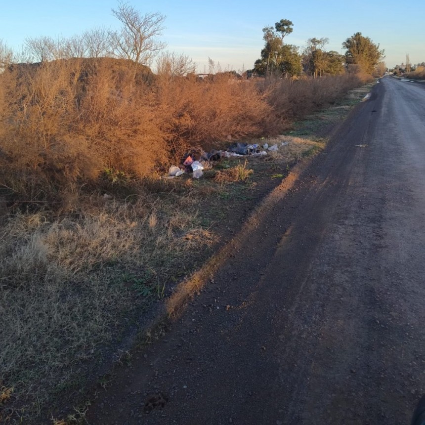 UN BASURAL EN LOS CAMINOS RURALES