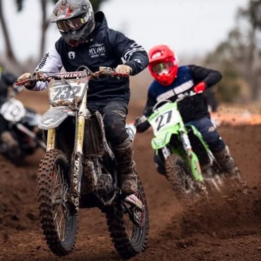 DOS PILOTOS DE MONTE MAÍZ EN EL MOTOCROSS PROVINCIAL