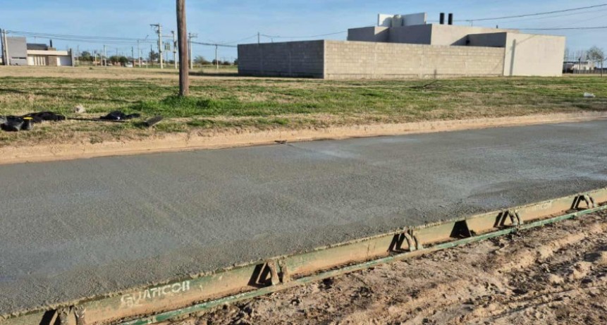 AVANCES EN LA PAVIMENTACIÓN DE CALLE LA PAMPA