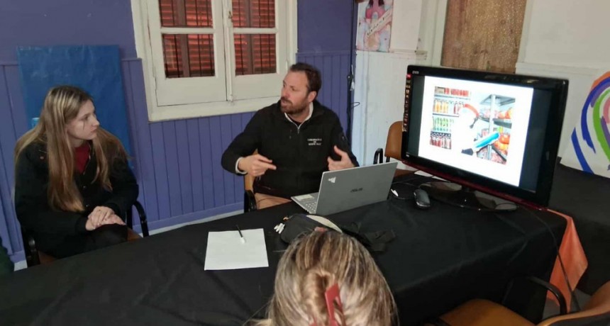 SE DICTÓ EL CURSO DE MANIPULACIÓN SEGURA DE ALIMENTOS