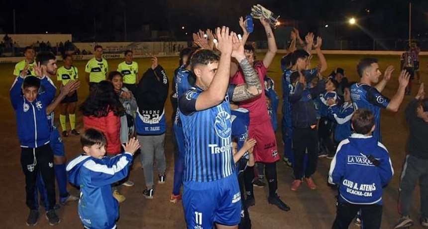 ATENAS GANÓ Y SIGUE INVICTO