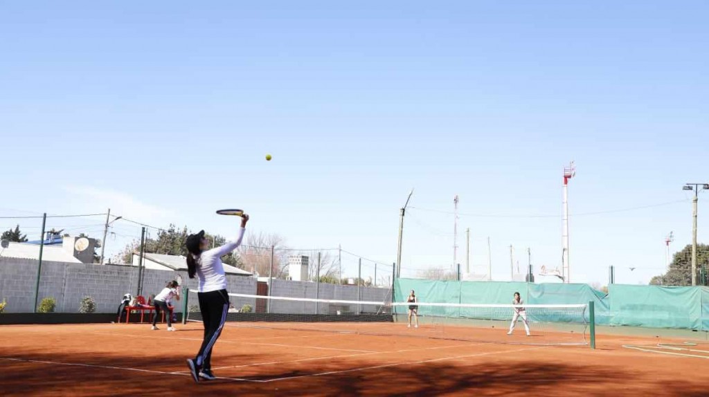 LAMBERT INAUGURÓ DOS CANCHAS NUEVAS DE TENIS