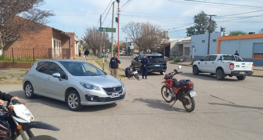 CHOQUE ENTRE CAMIONETA Y AUTO