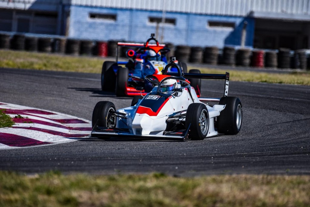 RUBINO SIGUE EN LA PUNTA DE LA FÓRMULA RENAULT PLUS