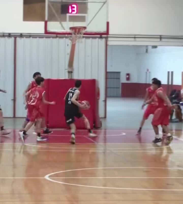 EL BÁSQUET DE LAMBERT RECIBIÓ A SARMIENTO DE LEONES