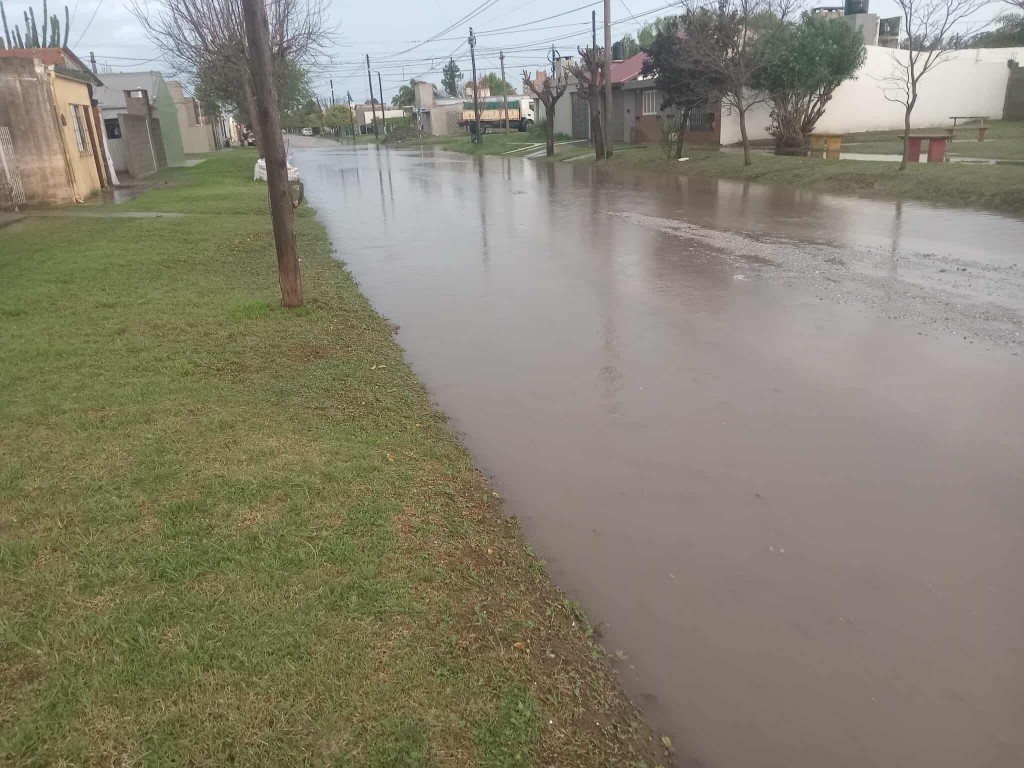 CHAPARRONES EN CORTOS PERÍODOS ANEGARON CALLES