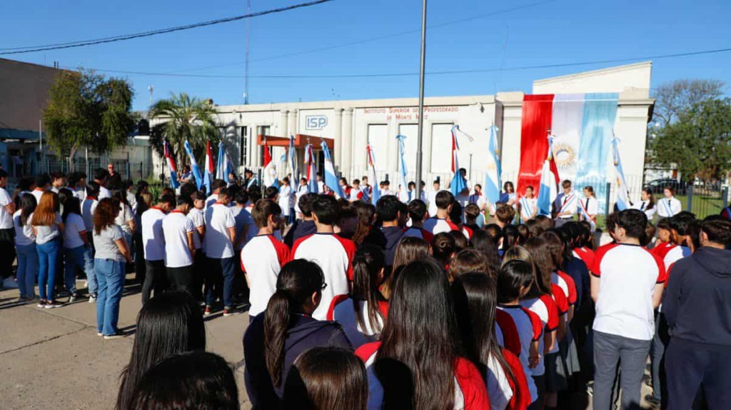 ALUMNOS DE 4° AÑO PROMETIERON LA BANDERA DE CÓRDOBA