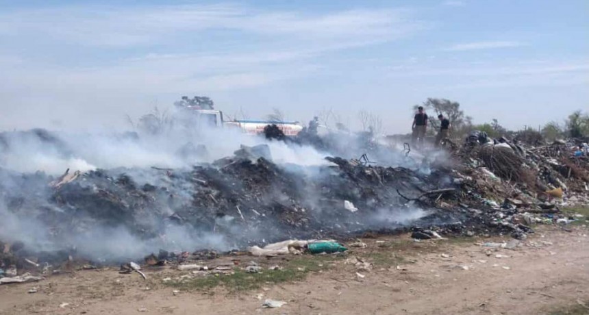 INCENDIO EN EL BASURAL DE COLONIA BARGE