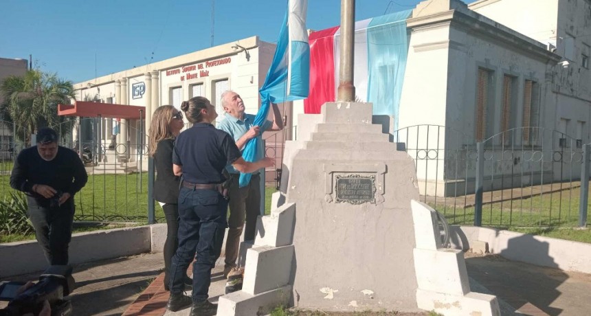 UNA BANDERA GIGANTE DE LA PROVINCIA DE CÓRDOBA