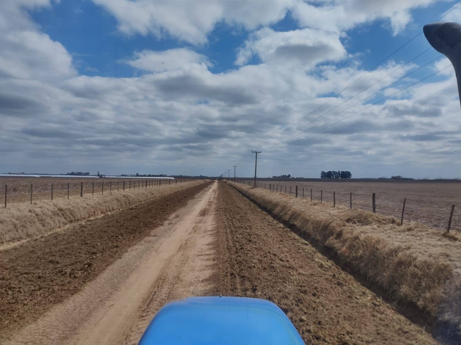 CONTIN&Uacute;A LA REPARACI&Oacute;N DE CAMINOS RURALES