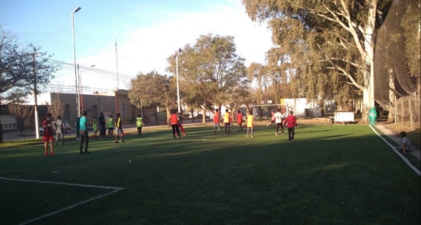 YA SE JUEGA AL FÚTBOL 5 EN MONTE MAÍZ