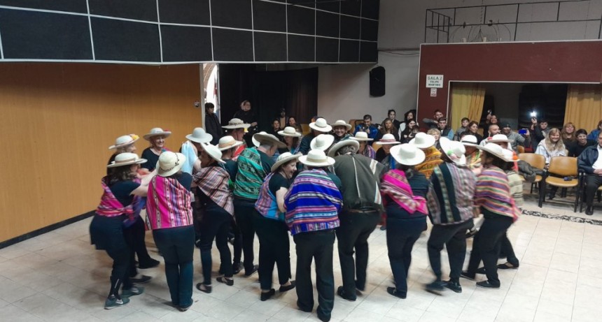 CAPACITACIÓN Y TALLERES DE DANZAS FOLCLÓRICAS