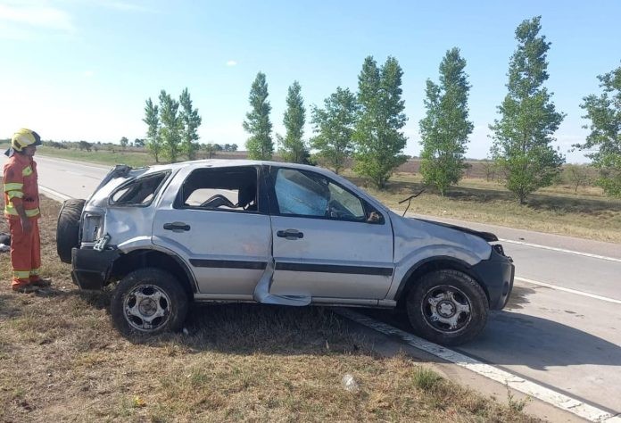 VUELCO FATAL EN AUTOPISTA A LA ALTURA DE TÍO PUJIO