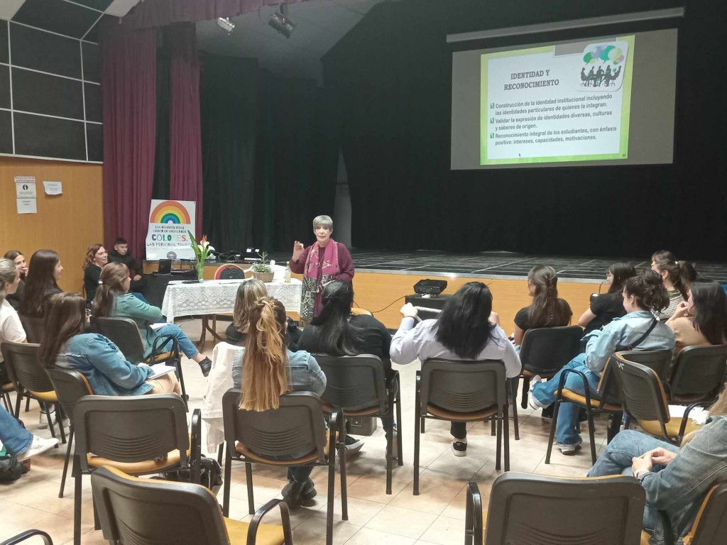 JORNADA DE CAPACITACIÓN DOCENTE EN LA CASA DE LA CULTURA