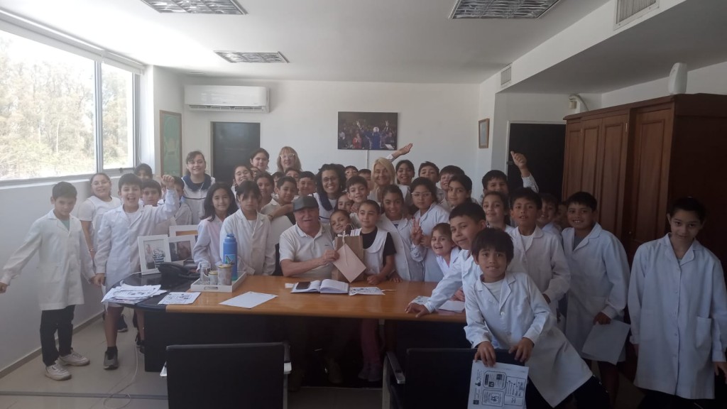 ALUMNOS DE CUARTO GRADO VISITARON LA MUNICIPALIDAD