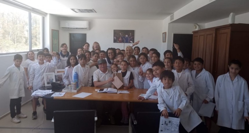 ALUMNOS DE CUARTO GRADO VISITARON LA MUNICIPALIDAD