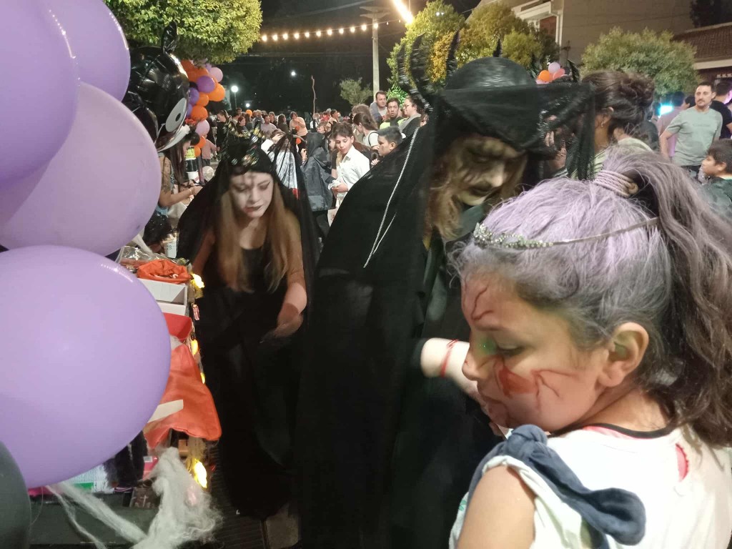 NOCHE DE BRUJITAS, PEQUEÑOS MONSTRUOS Y FANTASMITAS