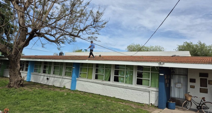 TAREAS DE MANTENIMIENTO EN LA ESCUELA LUIS DE TEJEDA