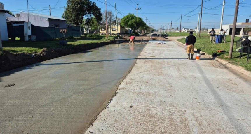 AVANCES EN PAVIMENTACIÓN DE CALLE LA PAMPA
