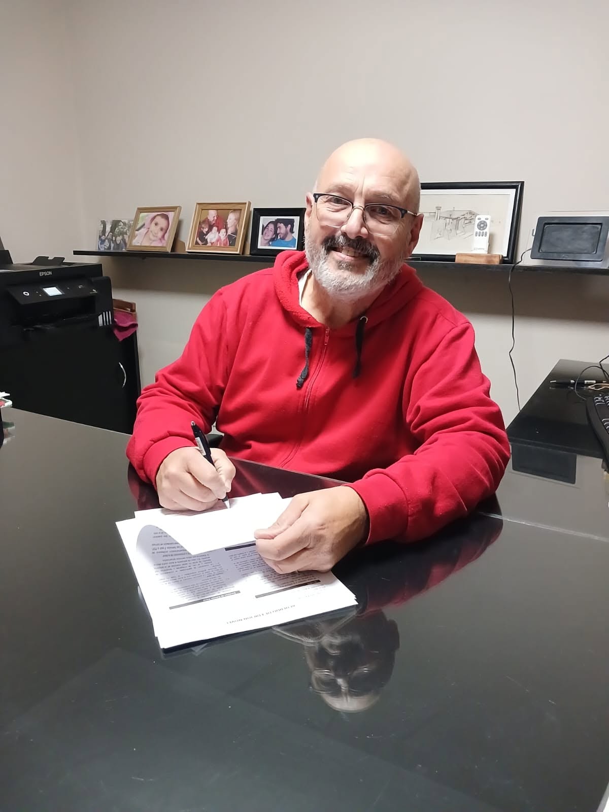 RECONOCIDO PROFESIONAL INCURSIONA EN LA LITERATURA