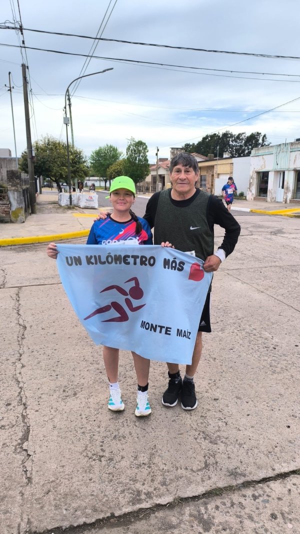 ATLETAS DE MONTE MA&Iacute;Z EN LA MARAT&Oacute;N DE GODEKEN