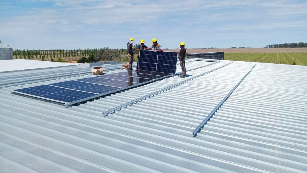 AGROCOMERCIAL SE AUTOABASTECE CON ENERGÍA SOLAR